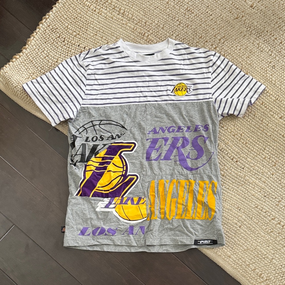 Gray & White Lakers Graphic T-Shirt | Size L